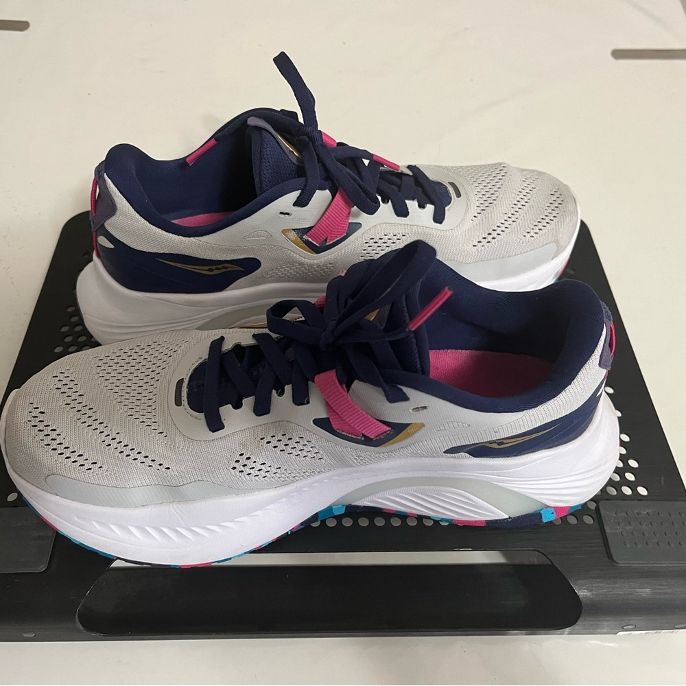 saucony running shoes guide 15 size 8 women’s